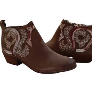 NEW Naughty Monkey Boots 8.5 Distressed Suede Leather Western Taupe Silver Bling